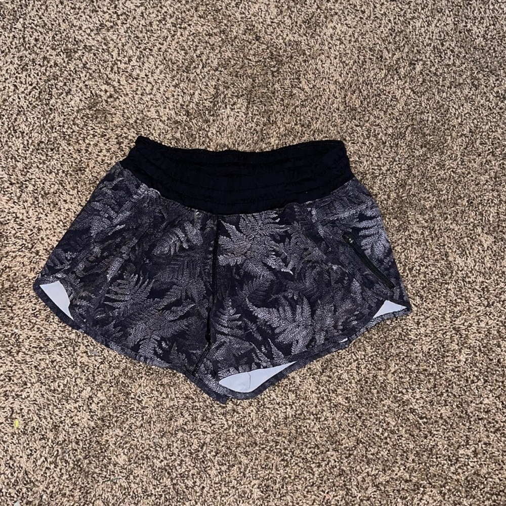 Lululemon tracker shorts